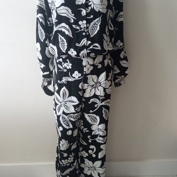 Plus Size Women's Romper - Picture 4 of 4